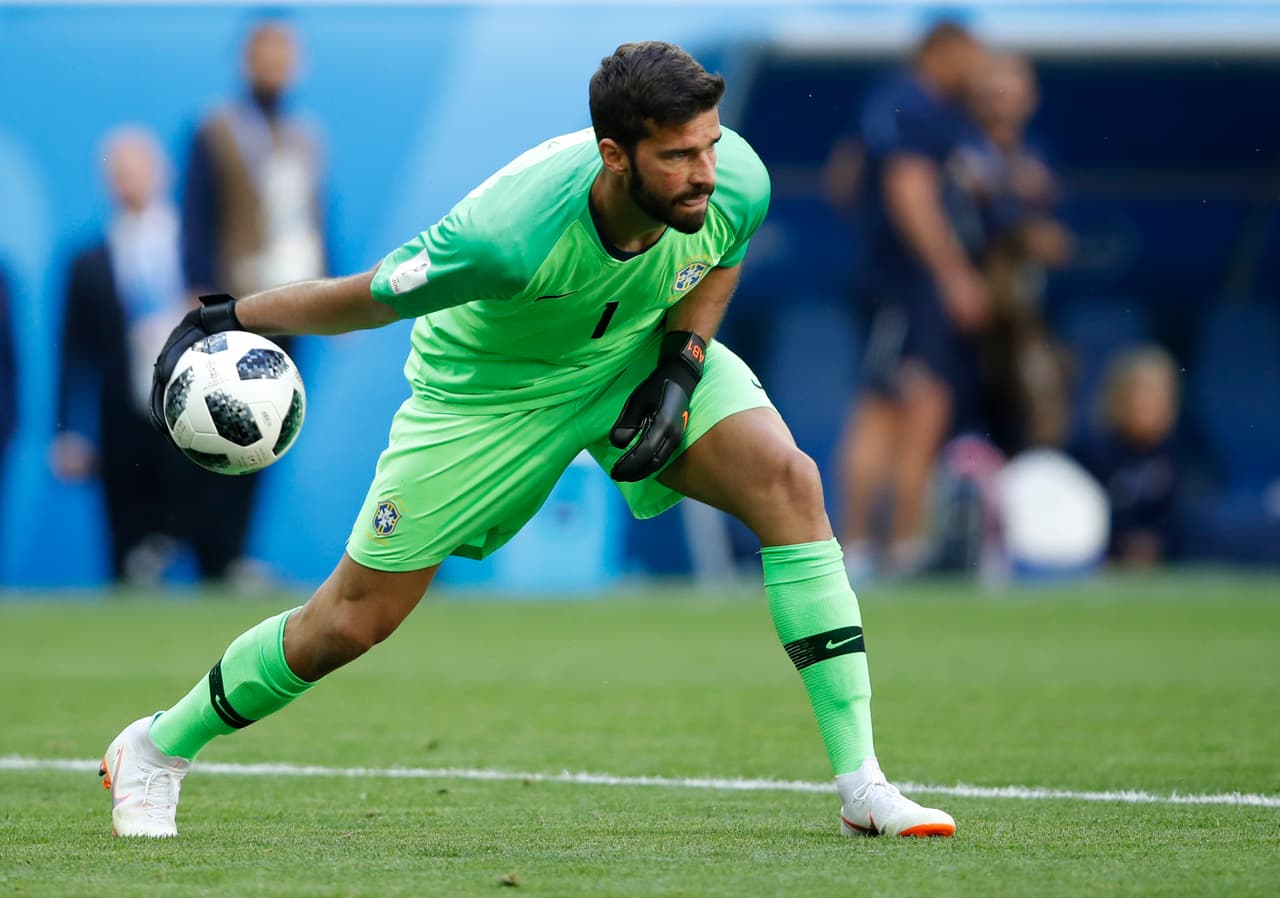 Se ha dicho que Alisson está muy cerca del Real Madrid, pero últimamente lo han puesto en el radar del Chelsea con mayor intensidad.