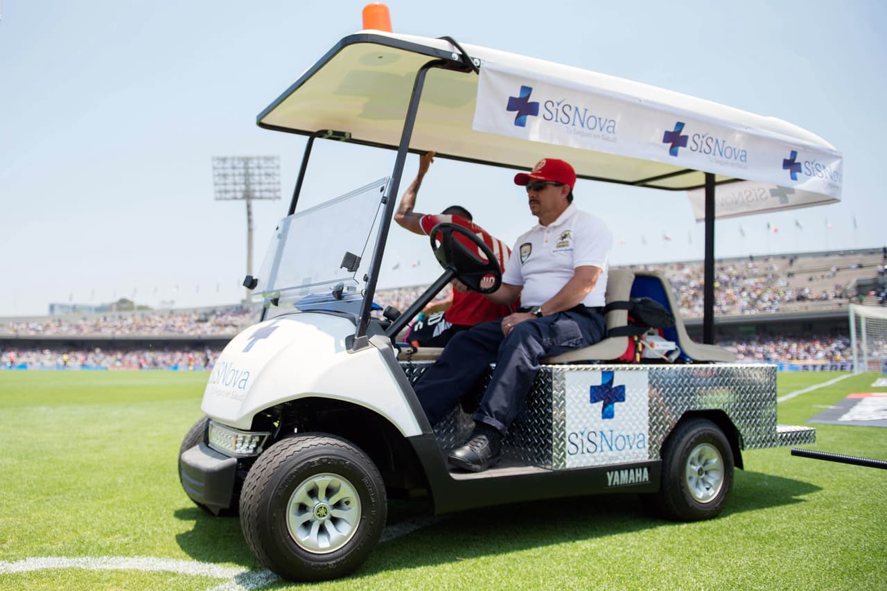 Freddy Hinestroza de los Tiburones tuvo que salir de cambio al minuto 76.
