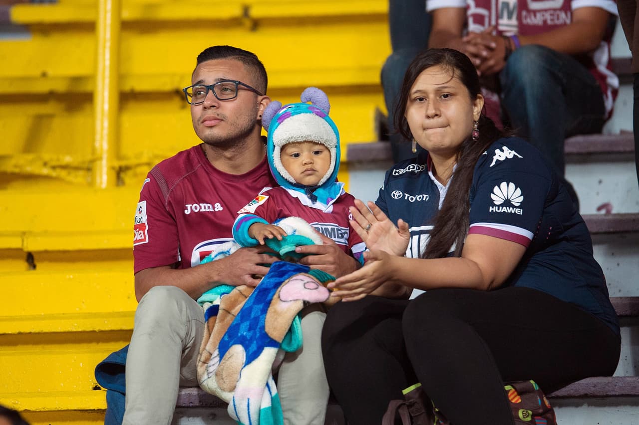 La fiesta costarricense fue en familia, ante un espectáculo entre dos de los mejores equipos de la Concacaf.