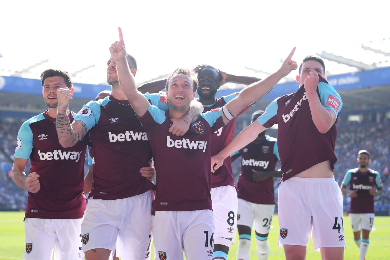 West Ham United se impuso 0-2 de visitante contra Leicester City en la fecha 36 de la Premier League, en la que no contó con el mexicano Javier Hernández y se alejó de la zona de descenso.