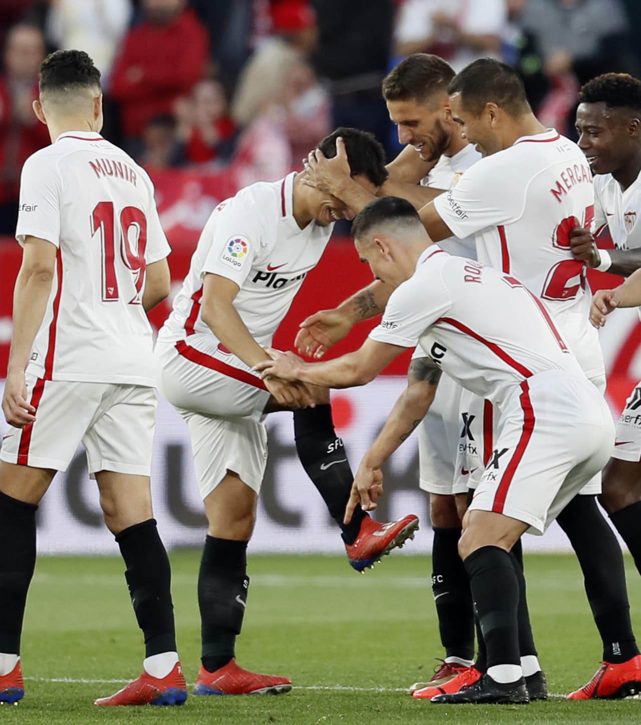 Sevilla goleó 5-0 a Rayo Vallecano en la Jornada 34 de la Liga de España y se acerca a la Champions League, con cinco tantos en el segundo tiempo que resignan al descenso cada vez más a su rival de turno.