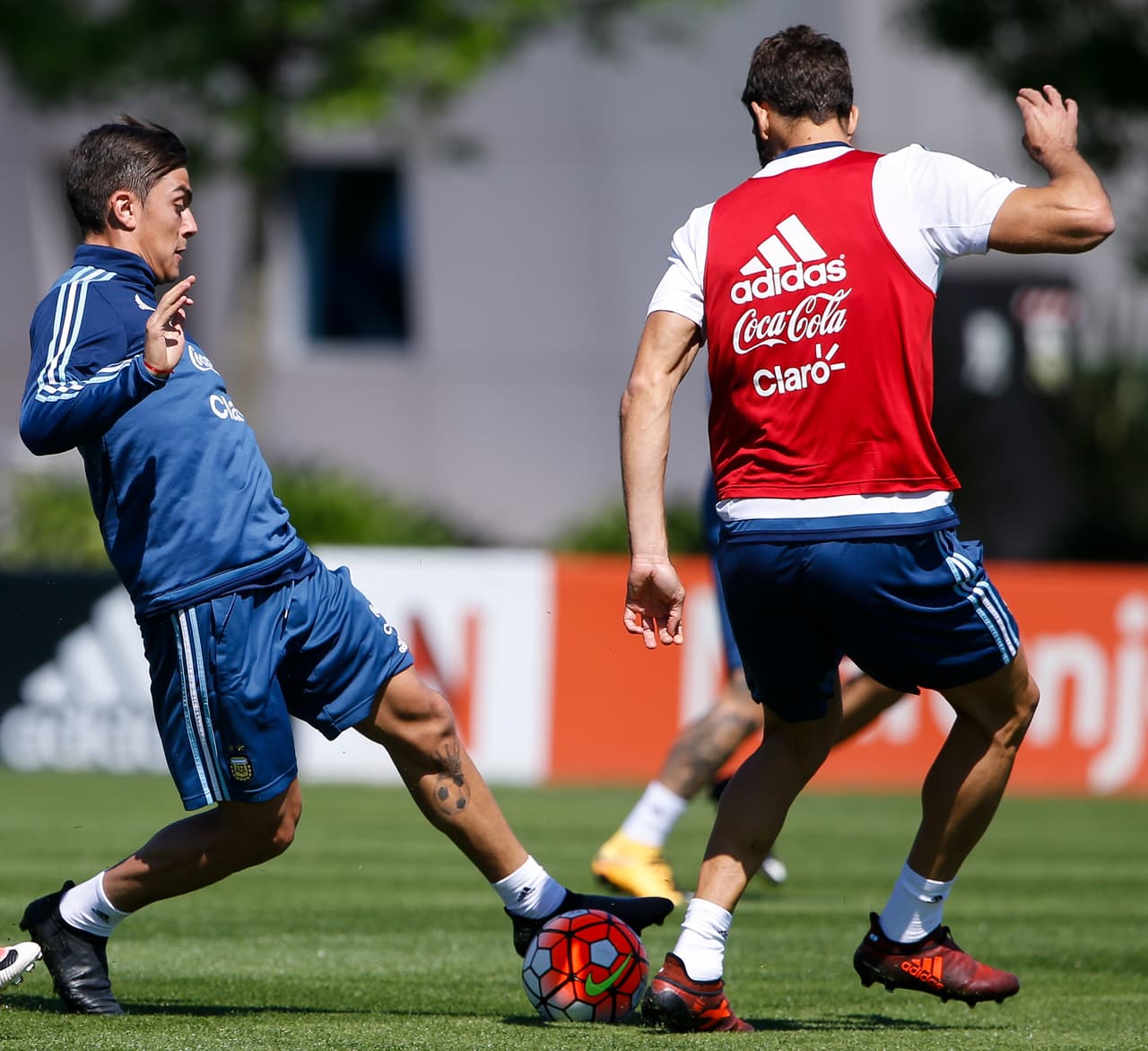 Paulo Dybala, suplente contra Perú, espera volver a ser alternativa en su visita a Quito, plaza esquiva para los argentinos.