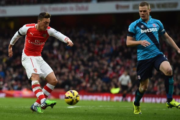 El conjunto londinense tuvo un primer tiempo de ensueño abriendo el marcador apenas pasados 6 minutos de iniciado el partido.