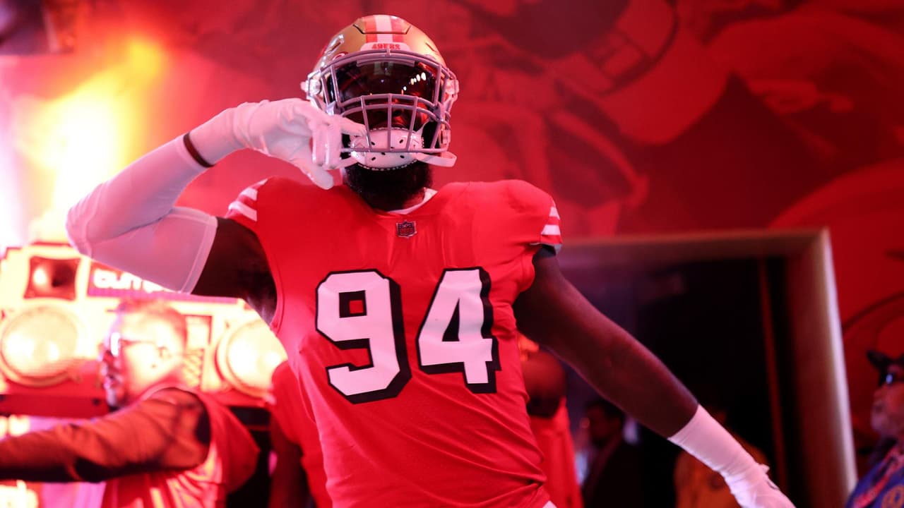 Charles Omenihu jugará pese a acusación de violencia doméstica 