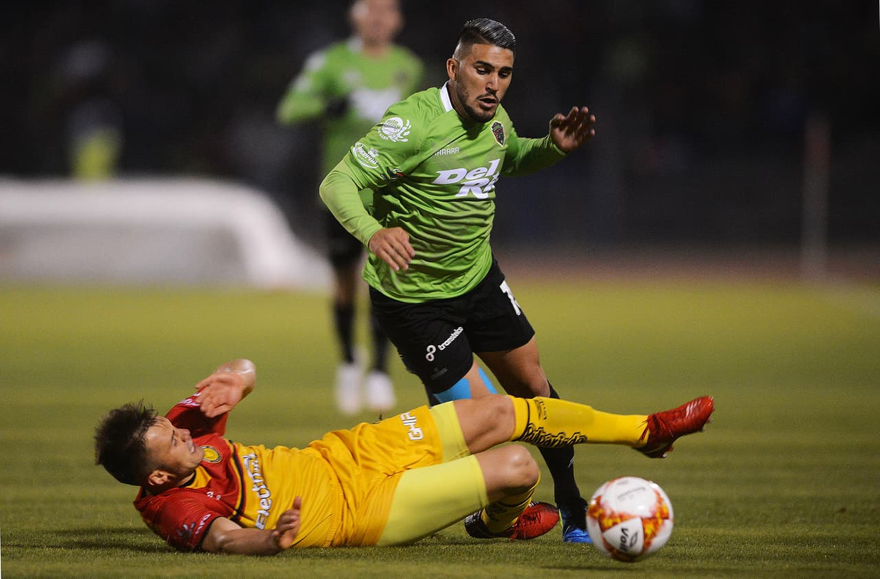El mediocampista argentino Gabriel Hachen (derecha) intentó marcar la diferencia para Juárez desde la primera etapa.