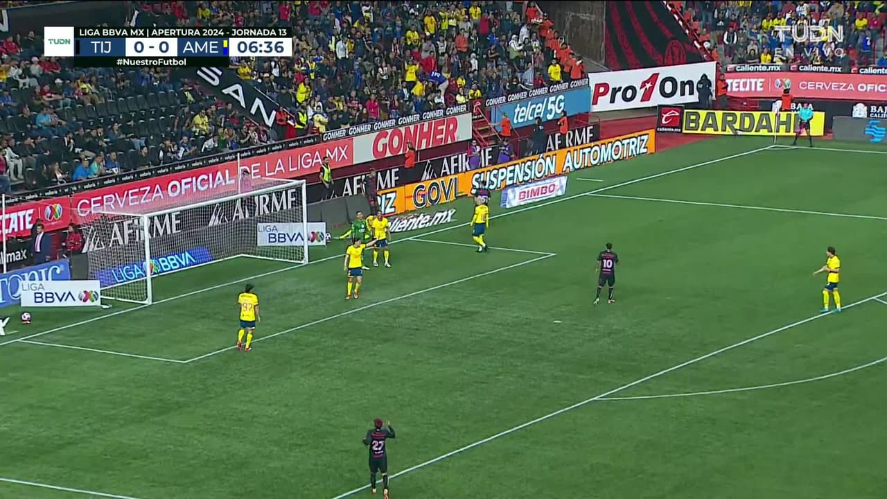 ¡TIRO ATAJADO! disparo por Efraín Álvarez.