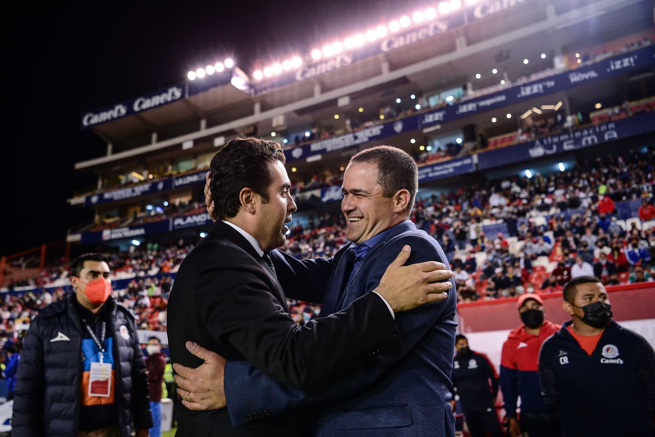 Leaño respira… Chivas tuvo una bravía reacción en el segundo tiempo y rescató el empate tras un inicio desastroso que Atlético de San Luis no supo sostener.