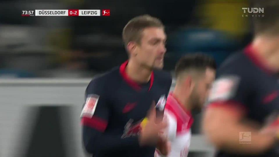 Tiro desviado de Stefan Ilsanker