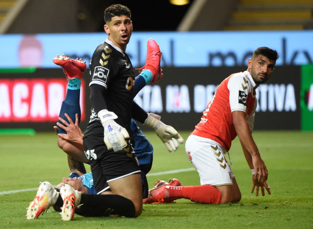El flamante campeón de la Primeira Liga se ponía al frente muy temprano en el partido.