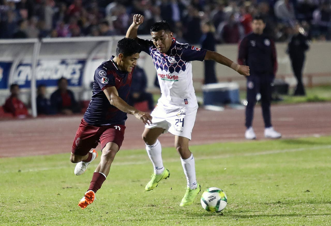 Y antes de que concluyera la primera mitad, los del Rebaño Sagrado anotaron el 2-0. José de Jesús Godínez, a los 24 minutos, para irse al descanso con esta ventaja.