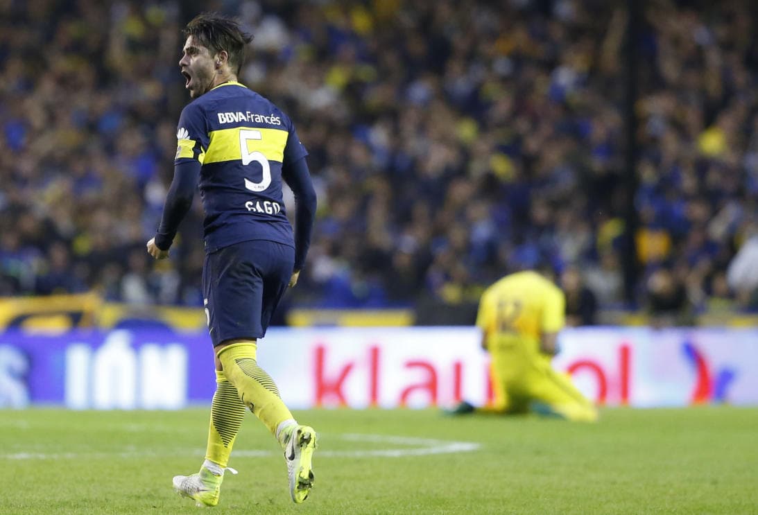 Al experimentado Fernando Gago, de Boca Juniors, lo estarían siguiendo del Pachuca para reforzar su medular.