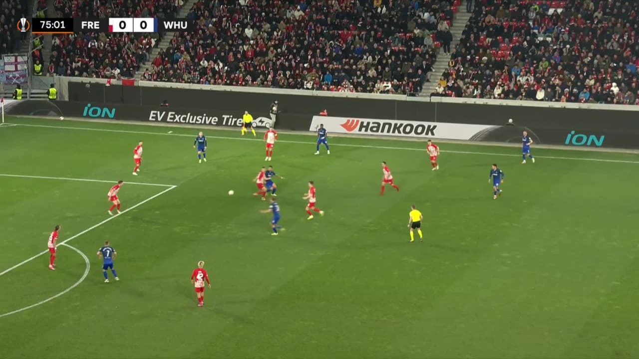 ¡TIRO ATAJADO! disparo por James Ward-Prowse.