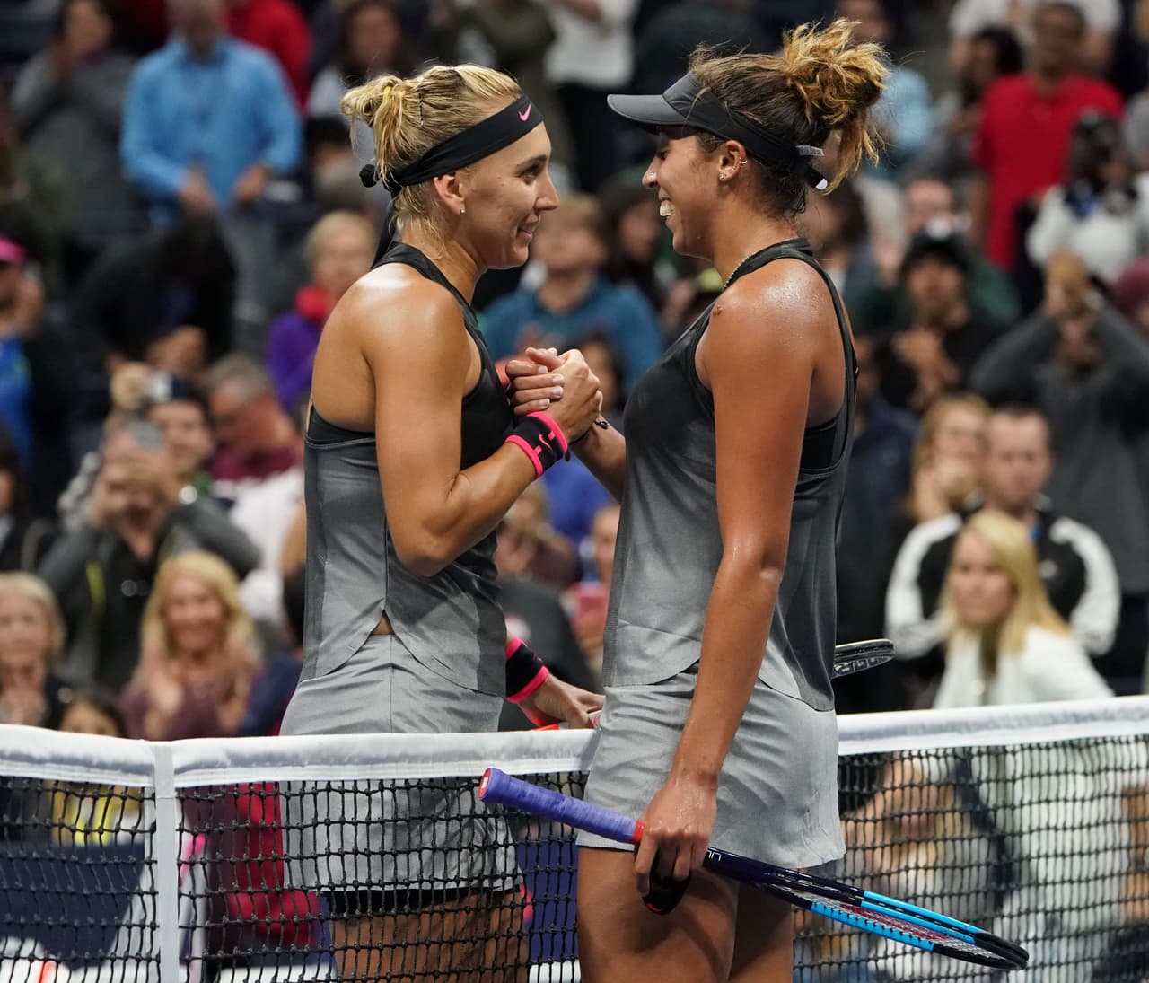 En el cuadro femenino, la estadounidense Madison Keys venció en tres sets a la rusa Yelena Vesniná. Los parciales fueron 6-2, 4-6 y 1-6. La próxima rival de Keys será Elina Svitolina.