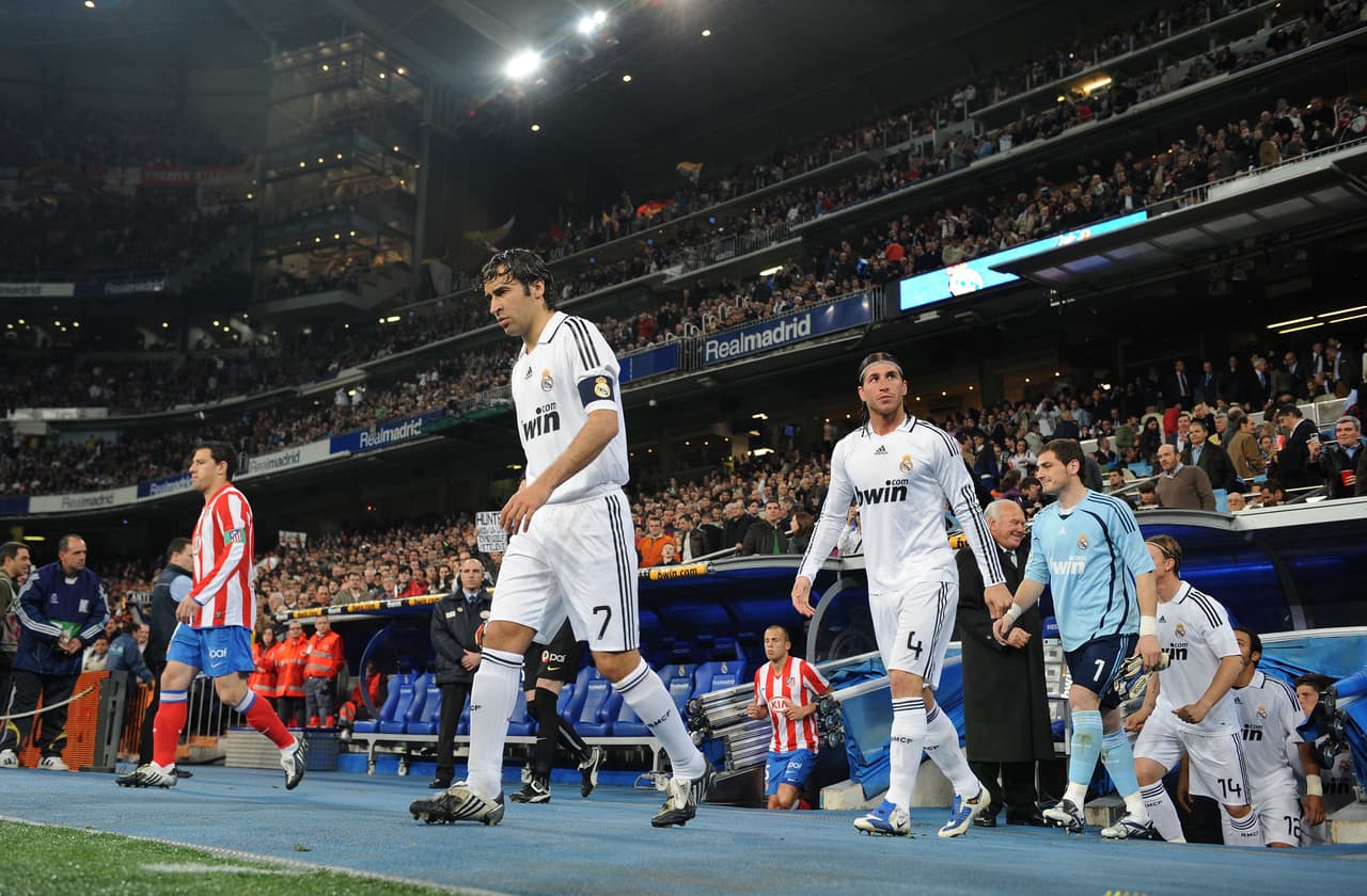 Raúl entrando a su último derbi de Madrid contra el Atlético