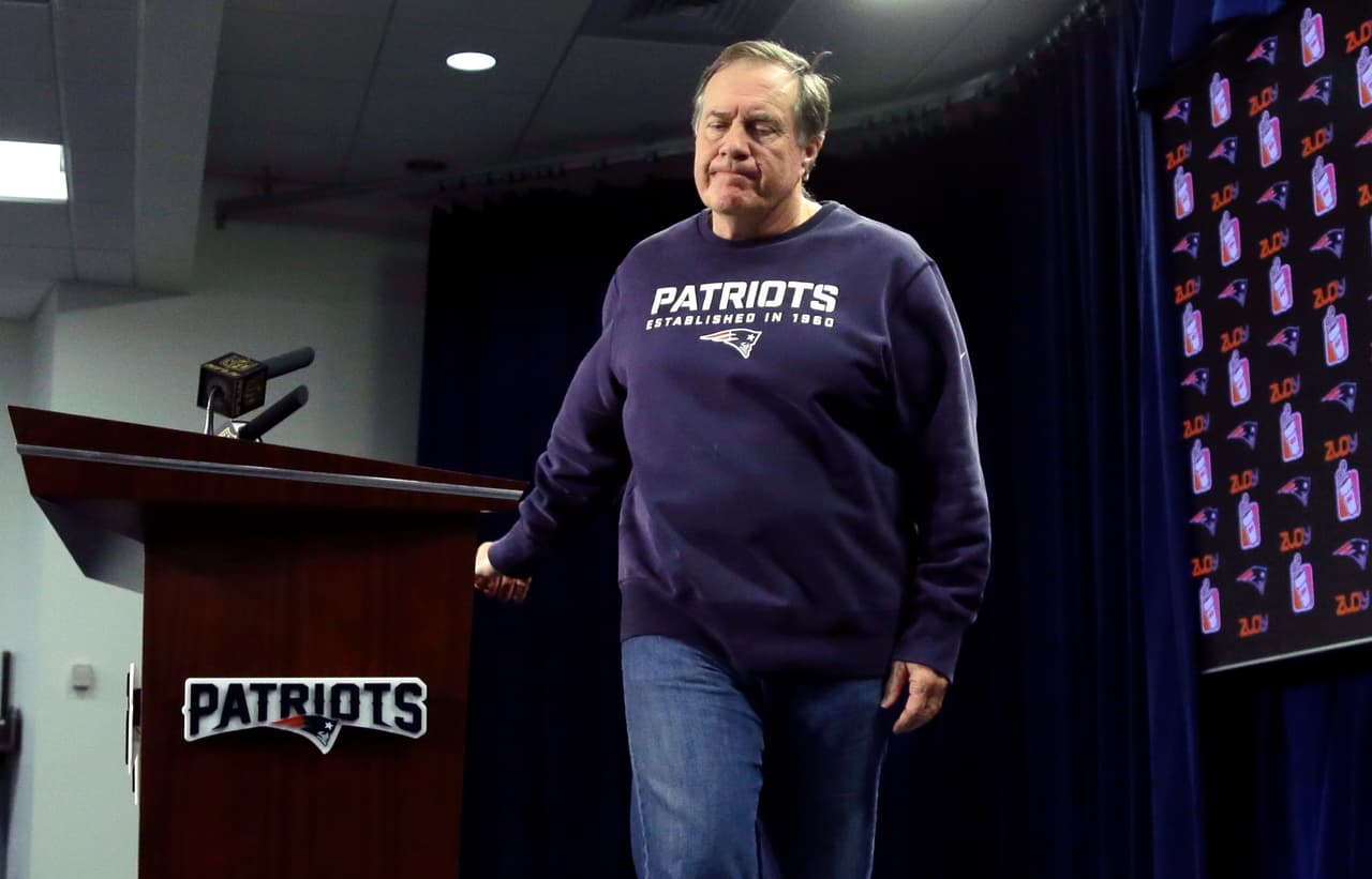 El entrenador en jefe BILL BELICHICK, no pudo convertirse en a penas el primer personaje de todos los tiempos en ser parte activa de diez Super Bowls, su marca se quedó en nueve considerando los tres que fue asistente (con Giants en el XXI y XXV y Patriots en el XXXI) y como head coach (con Patriots en XXXVI, XXXVIII, XXXIX, XLII, XLVI y XLIX).