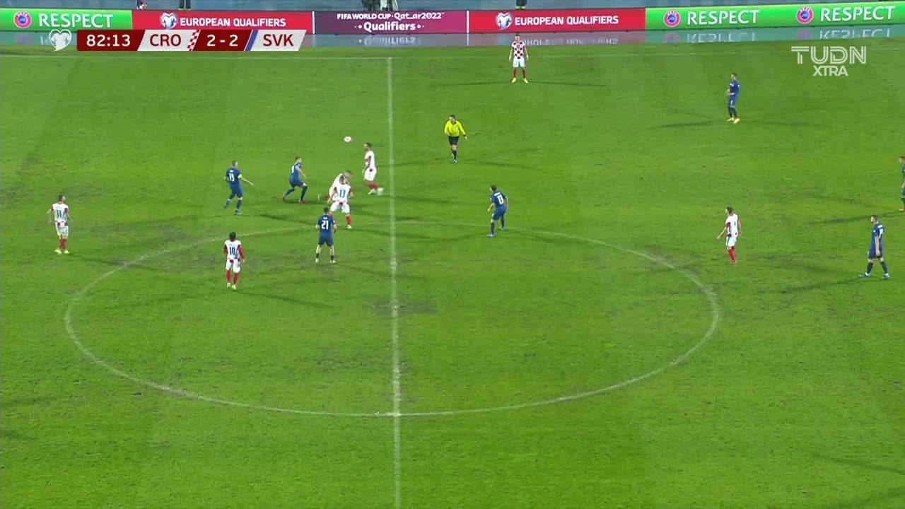 ¡GOL!  anota para Croacia. Nikola Vlasic