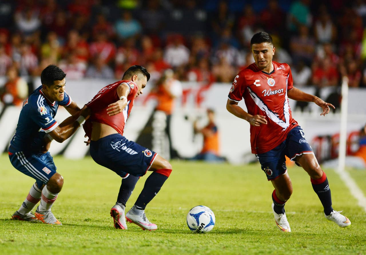 Darvin Chávez, medallista olímpico y titular en Londres 2012, ya no está vinculado a Veracruz y fue a Cancún él solo a buscar trabajo.