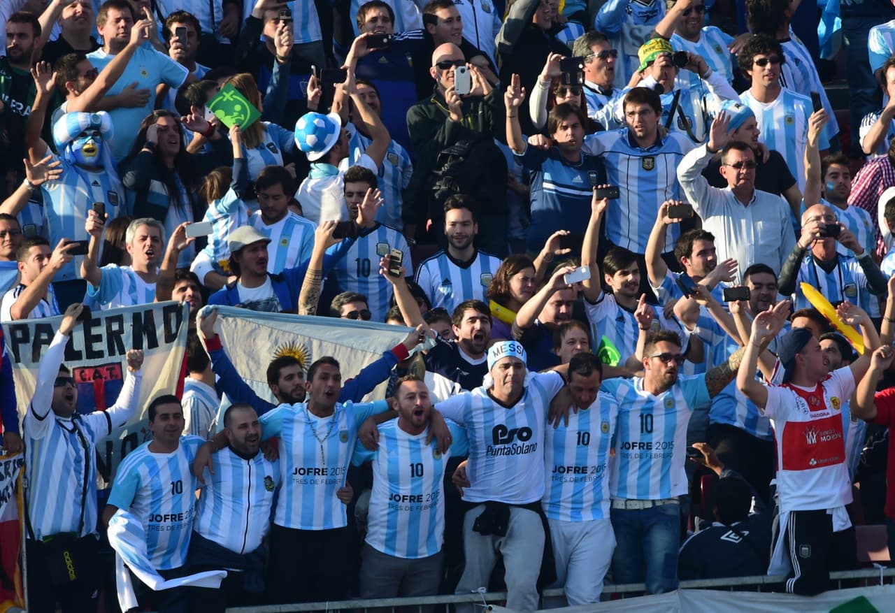 La hinchada no podía faltar a la cita donde Argentina busca alzarse en lo más alto de la Copa América con las esperanzas depositadas en Messi y compañía.