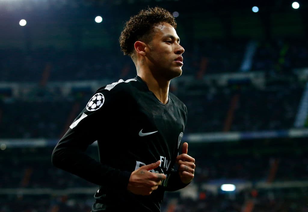 <b>Delanteros:</b> Neymar (Brasil). Es uno de los cinco latinoamericanos entre los 15 candidatos. El artillero del PSG fue campeón a nivel local y con su país llegó a cuartos de final de Rusia 2018.