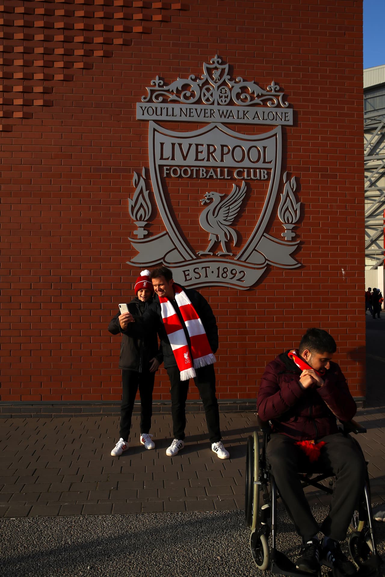 La ida de los Cuartos de Final de la UEFA Champions League inicia este martes entre el Liverpool y Porto, cuyas aficiones se tomaron las calles de la ciudad inglesa para montar un gran ambiente con el anhelo de dar el primer paso hacia el cupo entre los cuatro mejores equipos de esta edición.