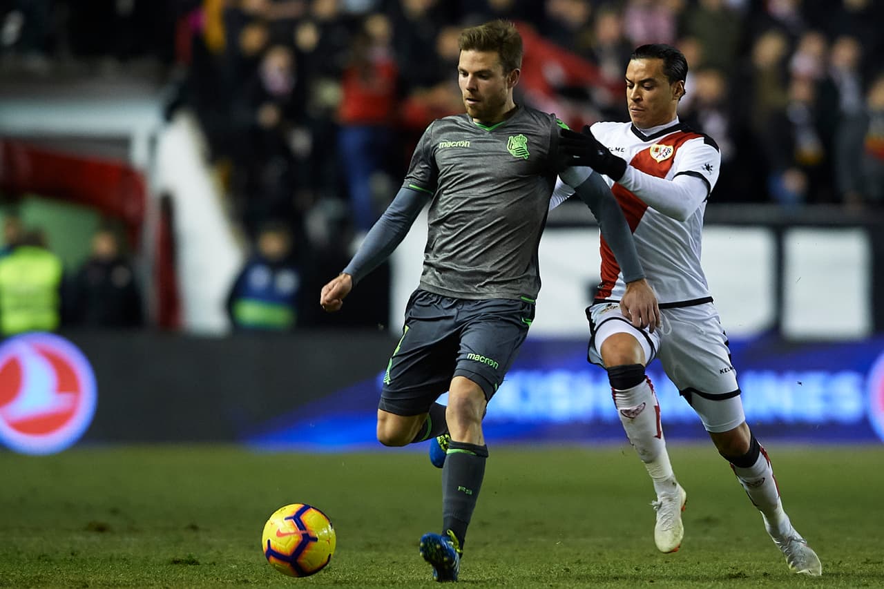 Real Sociedad tuvo la iniciativa y en general la mayoría del control del balón en el estadio de Vallecas.