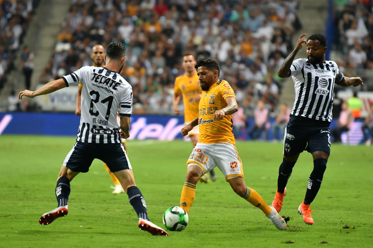 En acciones del segundo tiempo, Tigres, sin caer en los excesos y en las exageraciones, se mostró más agresivo para buscar igualar el marcador.