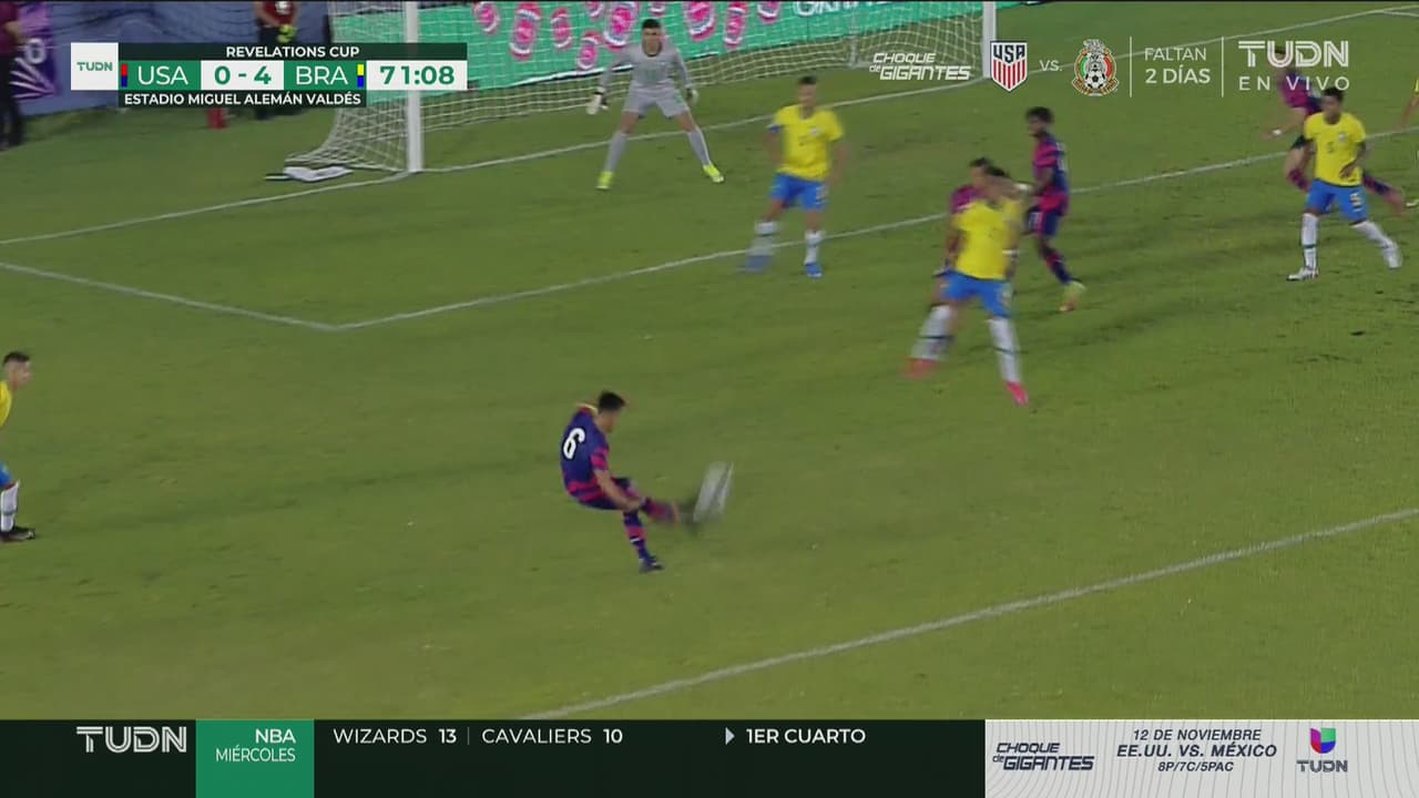 ¡Ponte se agranda! Leyva hace trabajar horas extra al portero carioca