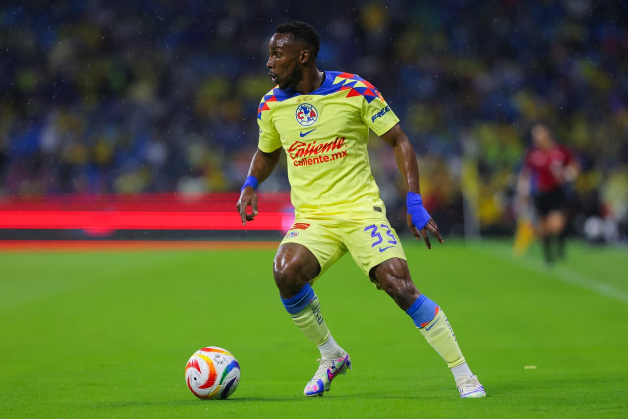 Julián Quiñones: Tras una larga carrera en el futbol mexicano, el atacante colombiano obtuvo su naturalización mexicana que le ha permitido vestir la playera del Tri.