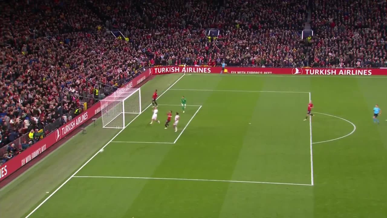 ¡TIRO ATAJADO! disparo por Mason Mount.