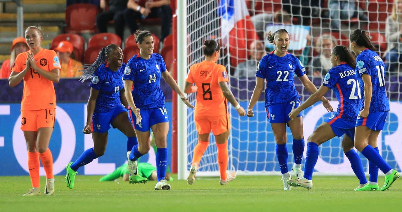 La anotación francesa se produjo a los 102 minutos del compromiso por conducto de Ève Périsset, quien ejecutó muy bien y con ello le dio rumbo al compromiso.
<br>