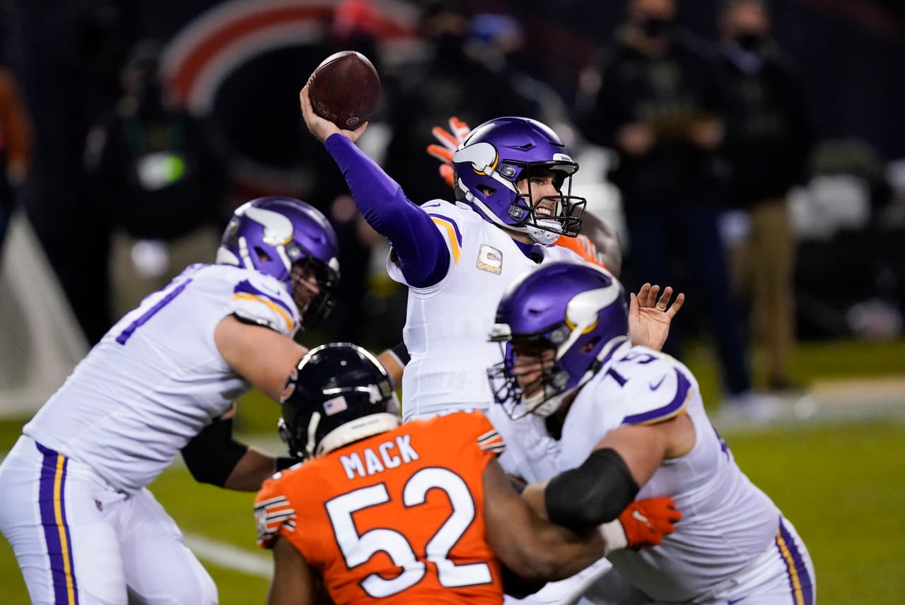 Adam Thielen se encraga de anotar dos touchdowns en la victoria 19-13 sobre los Bears en su propia casa.