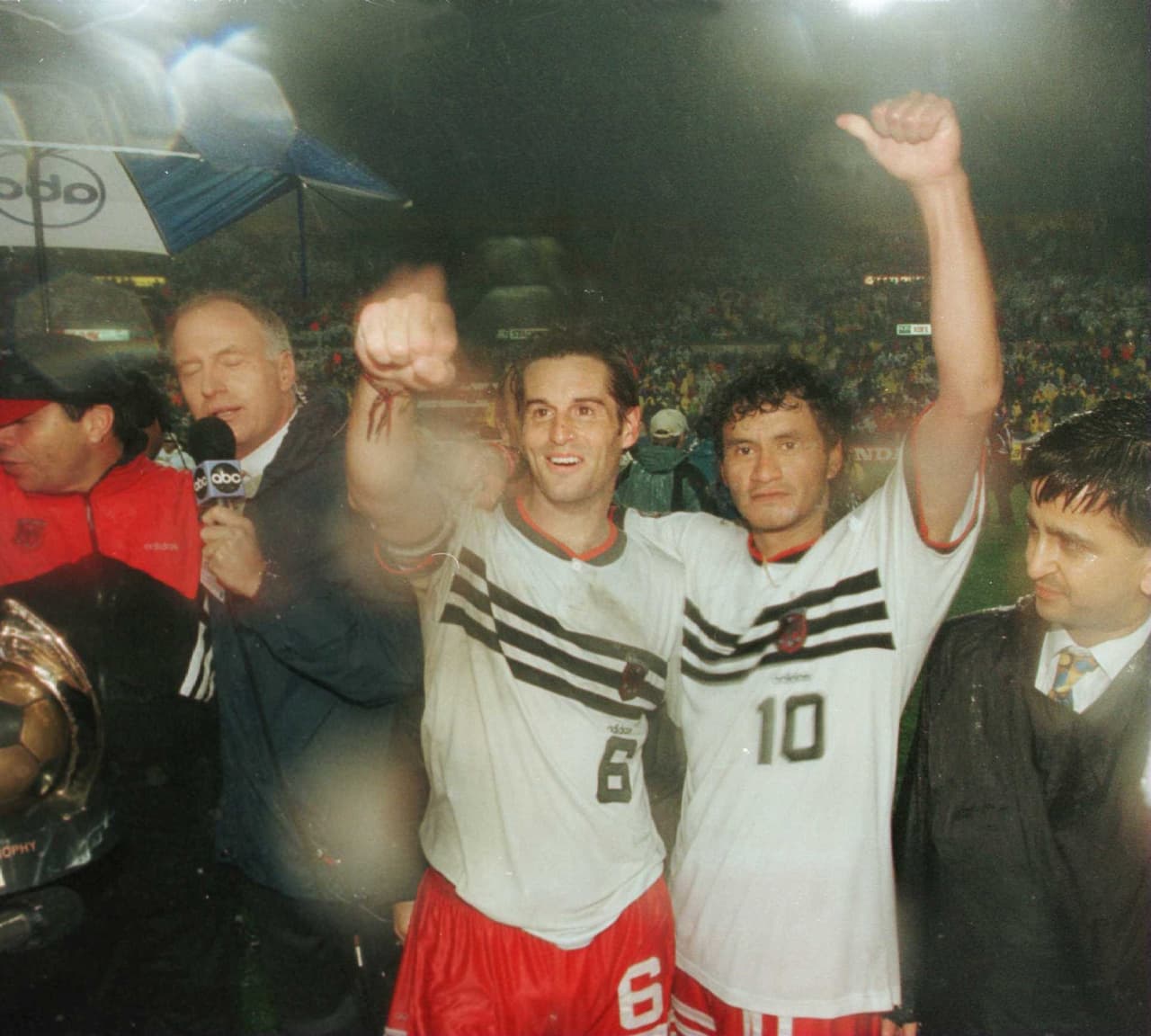 Los títulos del D.C. United en la MLS Cup de 1996, 1997 y 1999 tuvieron como protagonista al 10 boliviano Marco Etcheverry (derecha).