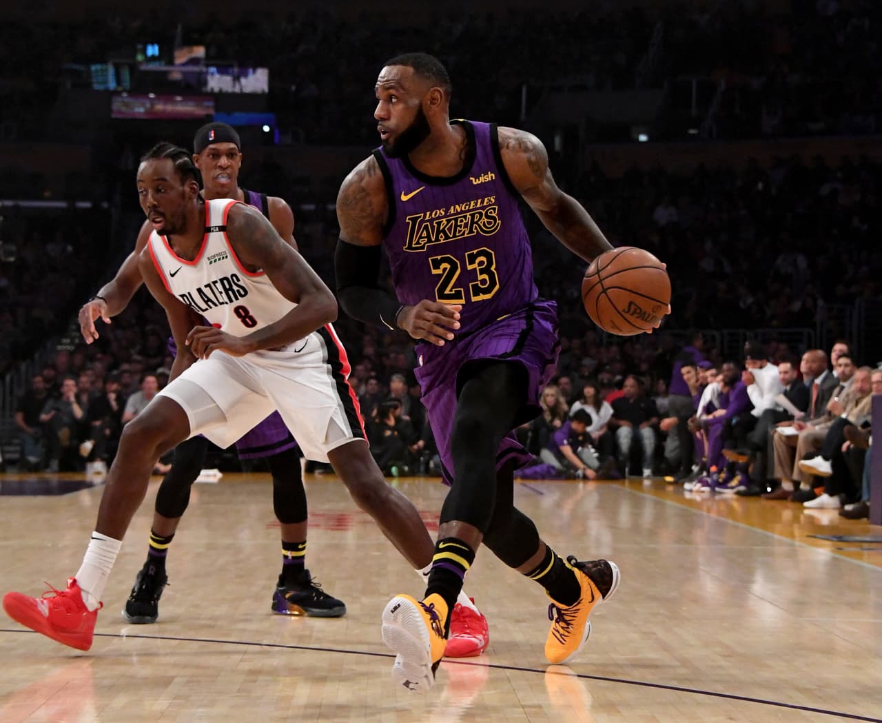 <b>Portland 117-126 LA Lakers</b>. LeBron James se despacha con 44 puntos y supera a Wilt Chamberlain en el quinto lugar de anotadores en la historia de la NBA en el triunfo sobre Portland en Staples Center.
