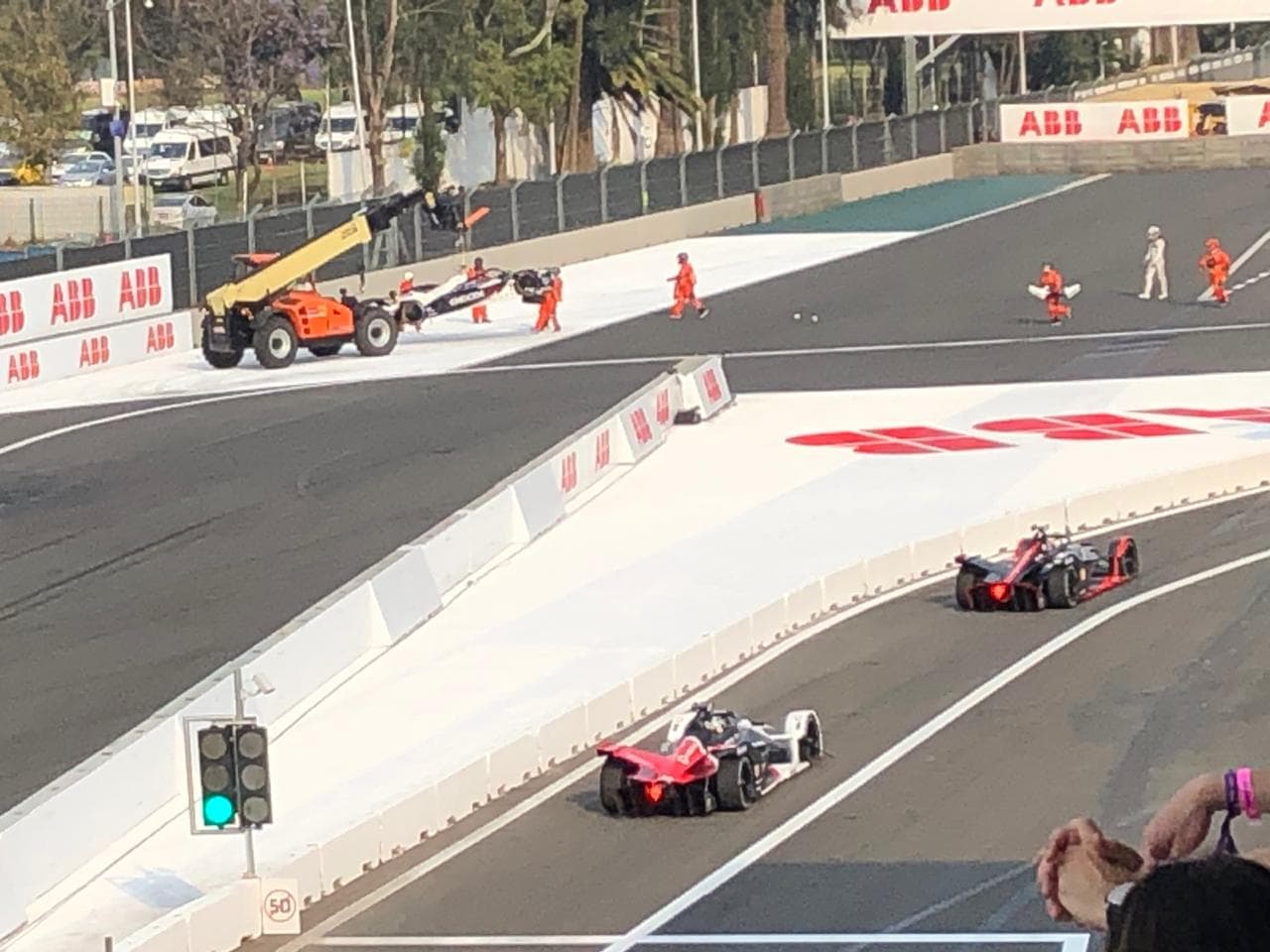 Con el último voltio de su batería arrebató la bandera de cuadros en el Autódromo Hermanos Rodríguez.