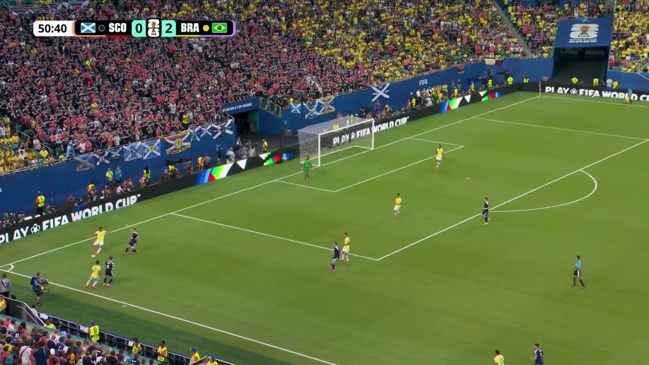 ¡TIRO ATAJADO! disparo por Vinícius Júnior.
