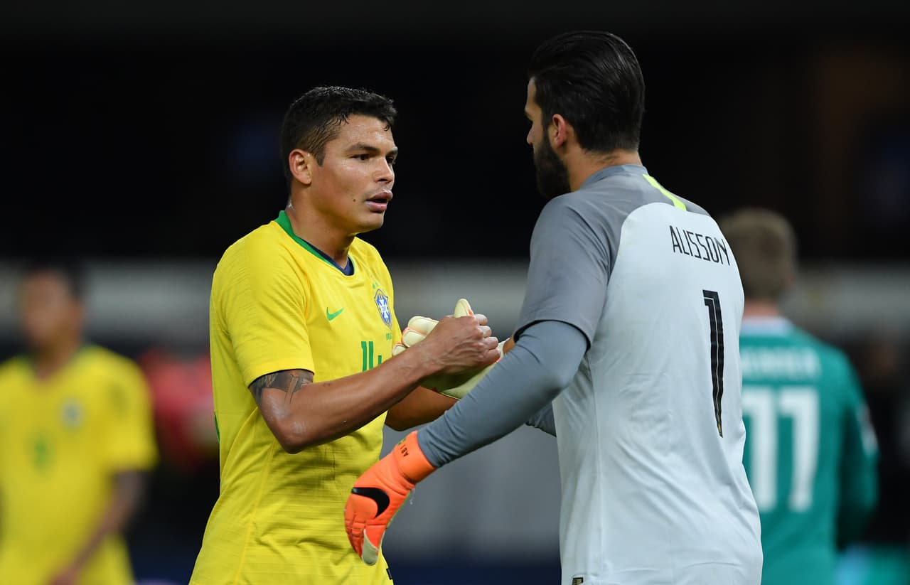 <b>Thiago Silva</b>: 
<b>17.7 millones de dólares</b>. Es el capitán de la Selección de Brasil y defensor del PSG de Francia.