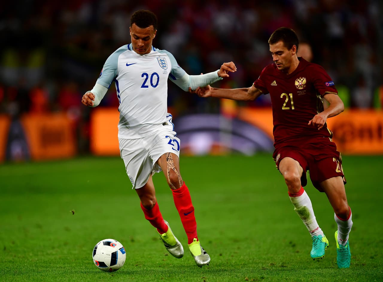 Gueorgui Schennikov (Rusia).- A sus 25 años de edad, este lateral izquierdo es parte de la supuesta renovación generacional que el cuadro ex soviético necesita, sin embargo, el jugador de CSKA de Moscú se vio mal en la Euro siendo parte de la peor defensa en la primera fase que aceptó 6 goles, siendo amonestado en una ocasión y no generando al frente una sola de peligro.