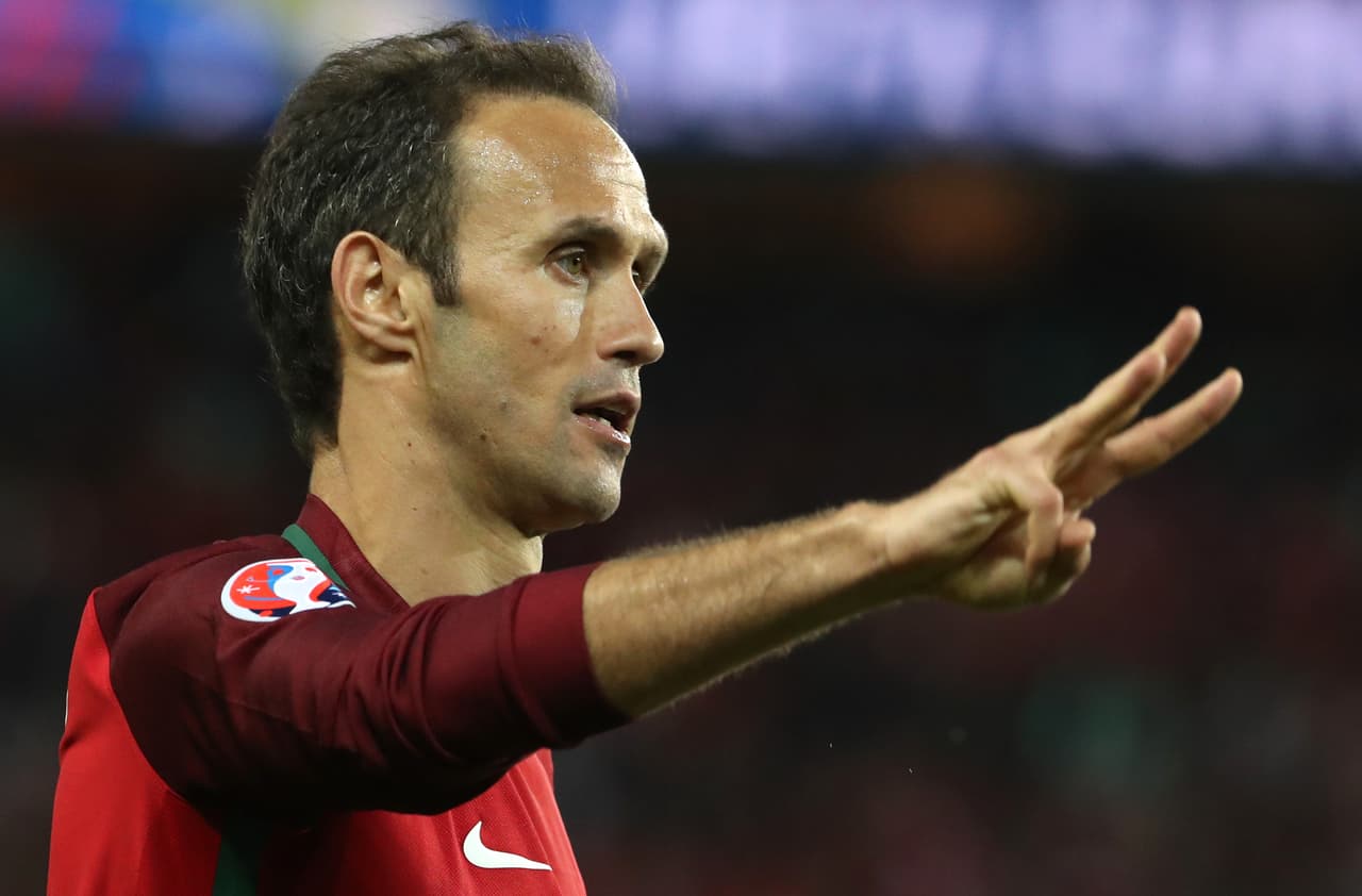 Ricardo Carvalho (Portugal).- Es cierto que los mejores momentos de este veterano central han pasado, ya no es el Carvalho de Chelsea, ahora el jugador del Mónaco ha demostrado que los años no pasan en vano y es especial su falta de velocidad se notó en los tres goles que recibieron de Hungría, estos deben ser sus últimos partidos con los lusitanos.