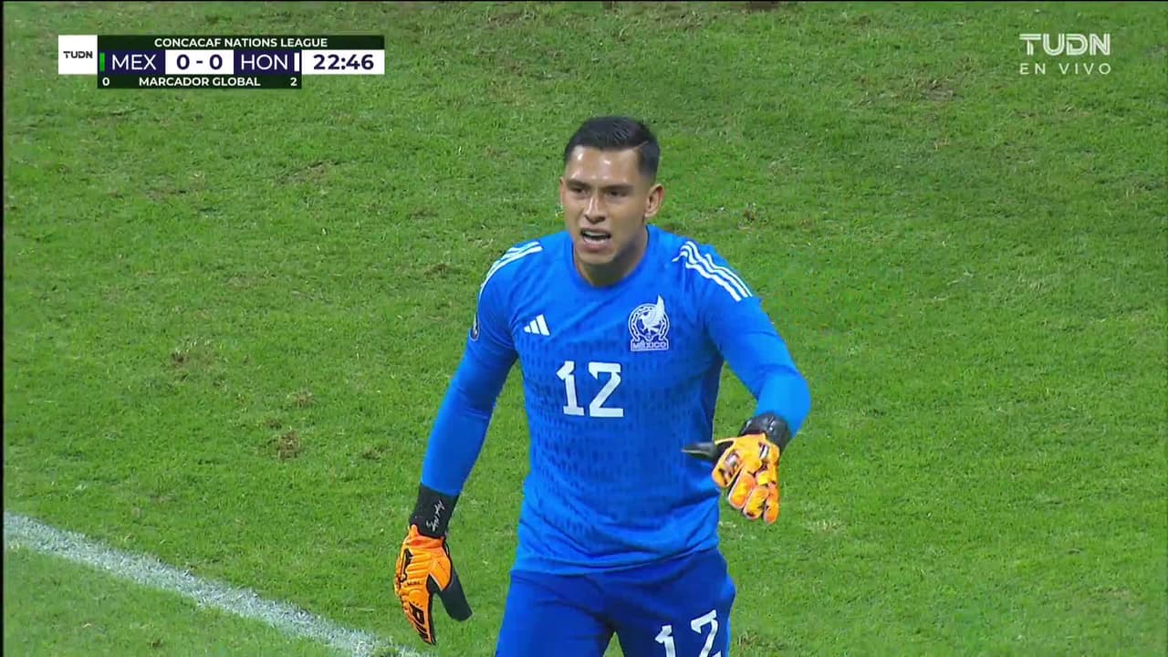 ¡TIRO ATAJADO! disparo por Jorge Álvarez.