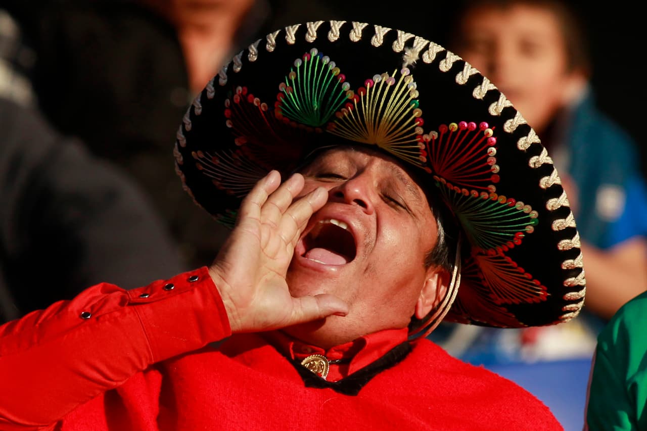 Algunos aficionados protestaban por las entradas de los nigerianos.