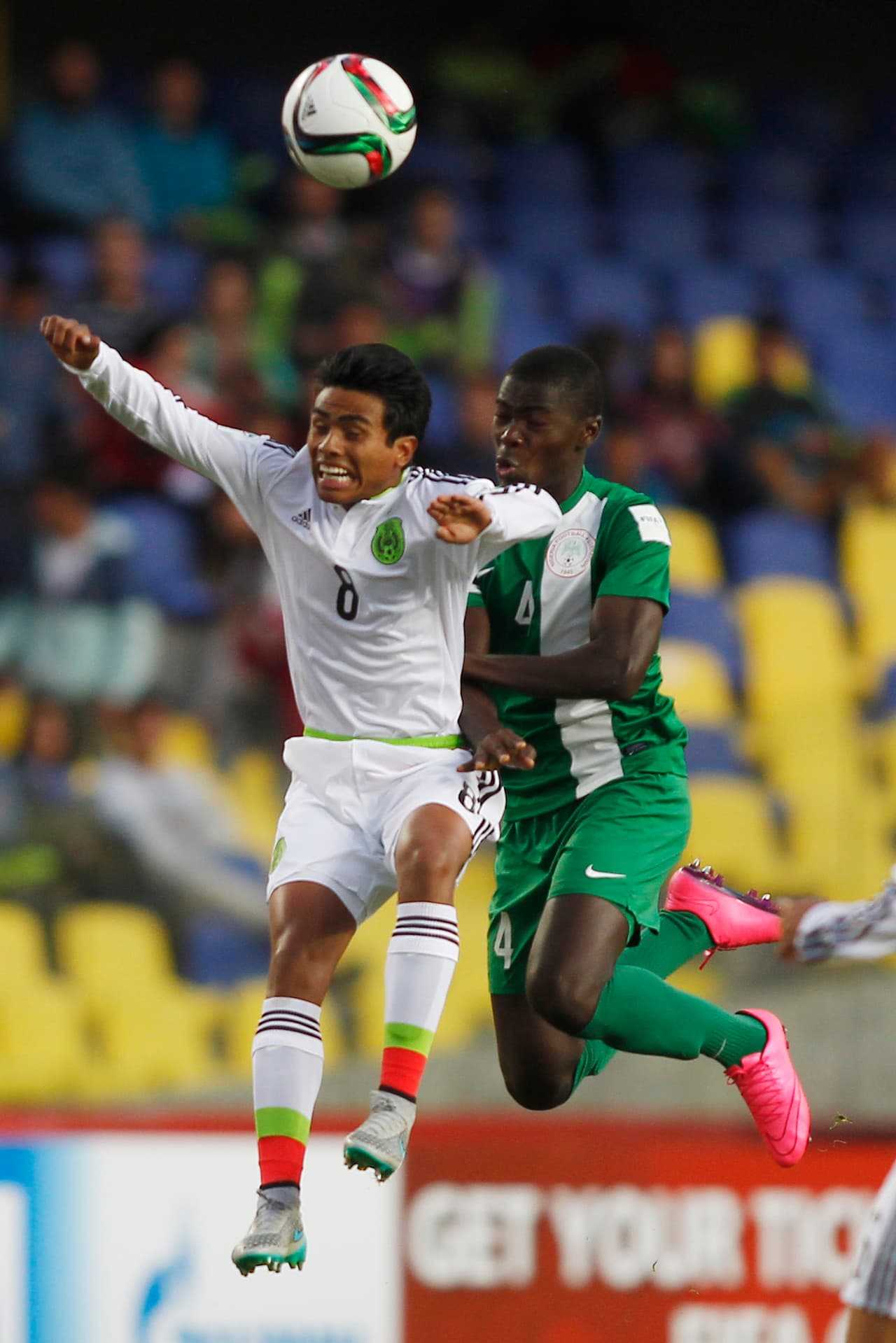 El juego fue ríspido y en el juego aéreo los africanos se imponían con claridad.