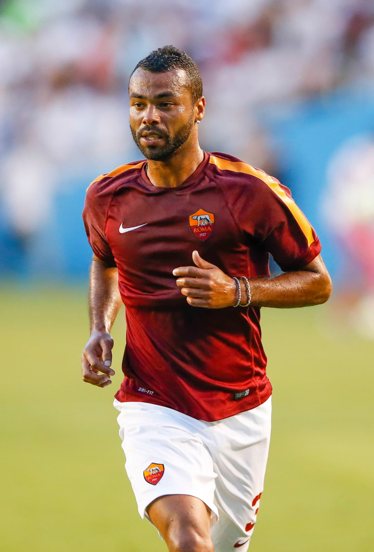 Ashley Cole quedó libre de la Roma.