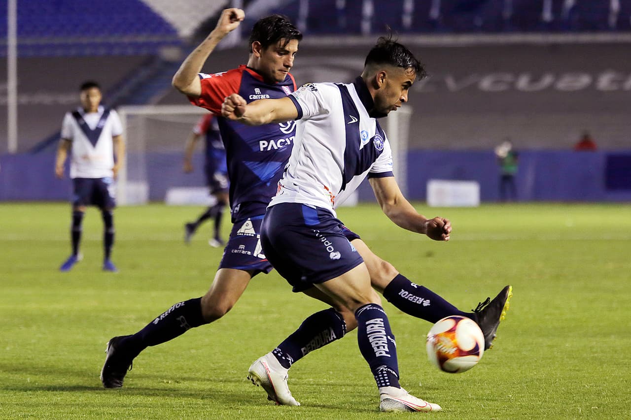 Edson Rivera y Fernando Illescas durante el juego entre los Toros el Celaya y Tepatitlán FC.