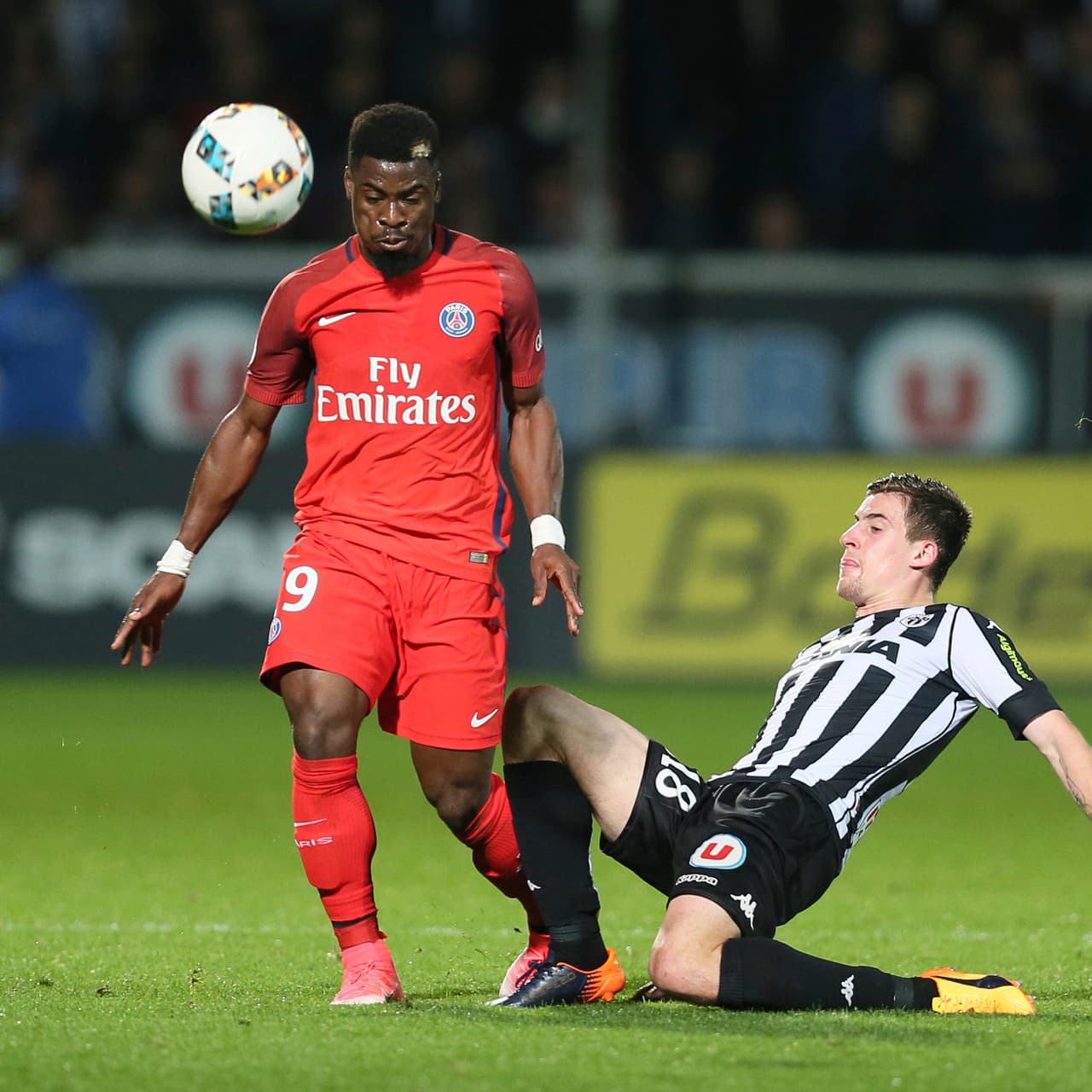 Serge Aurier (PSG) - El francés, de 24 años, sería un objetivo del Barcelona para reforzar su zona defensiva la próxima temporada.