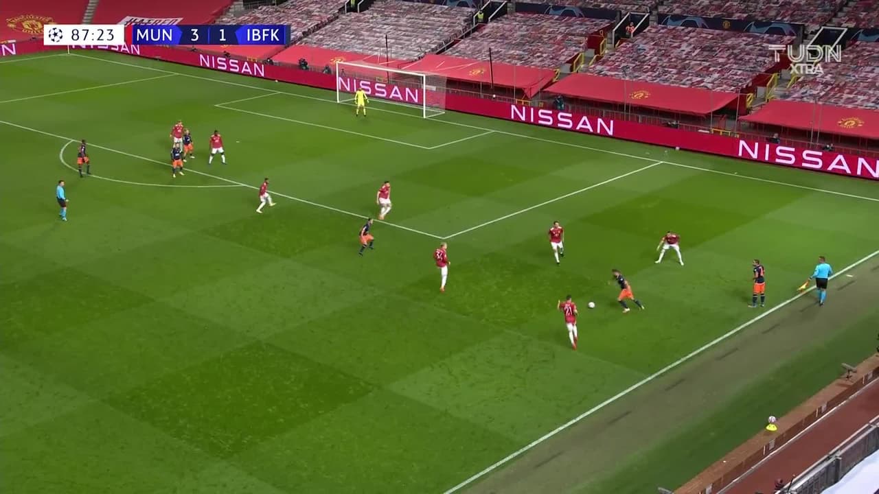 ¡TIRO ATAJADO! disparo por Edinson Cavani.