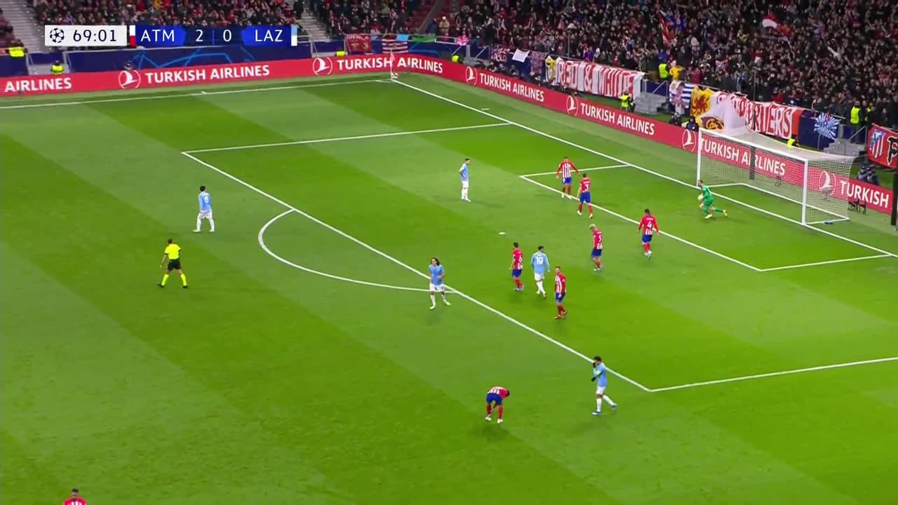 ¡TIRO ATAJADO! disparo por Valentín Castellanos.