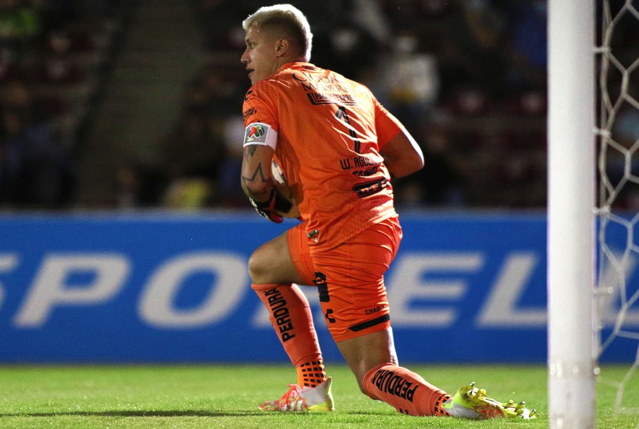 En la agonía del partido, Washington Aguerre soportó el vendaval ofensivo de Juárez y logró rescatar un punto para Querétaro.