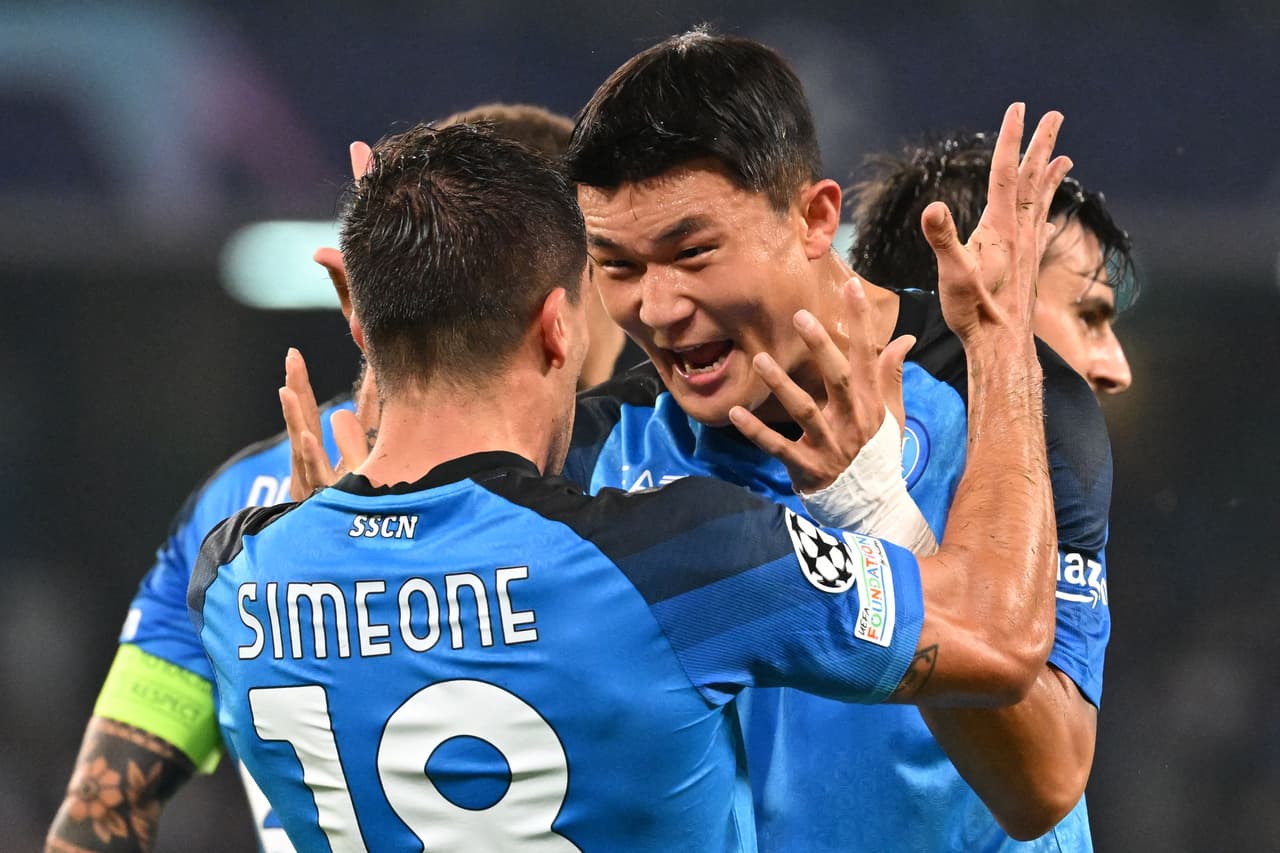 Un doblete del Giovanni Simeone encaminó la goleada del Napoli ante Rangers que finiquitó Ostigard en la Champions para seguir líder del Grupo A sobre Liverpool.
