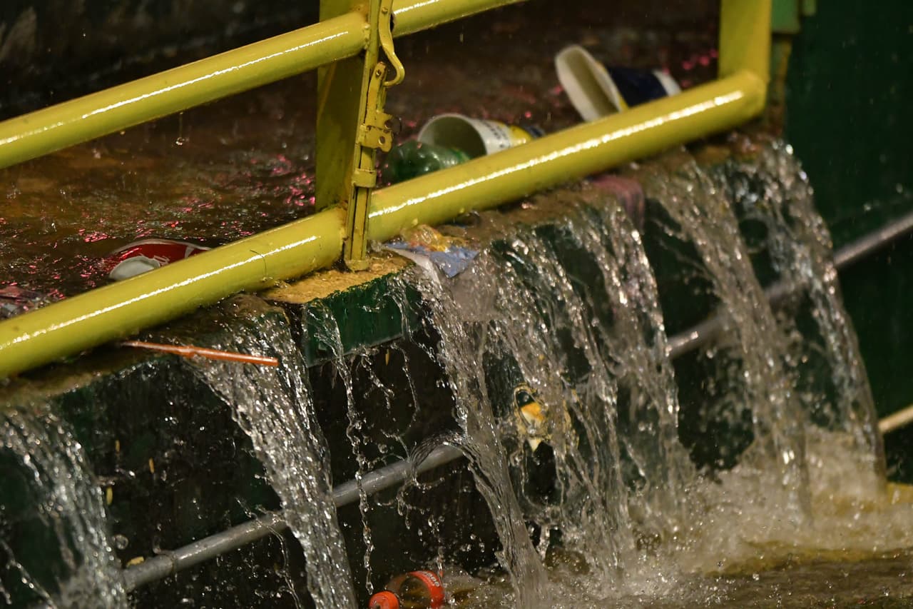 Así se vivió en las gradas la tormenta que arrasó en el estadio León