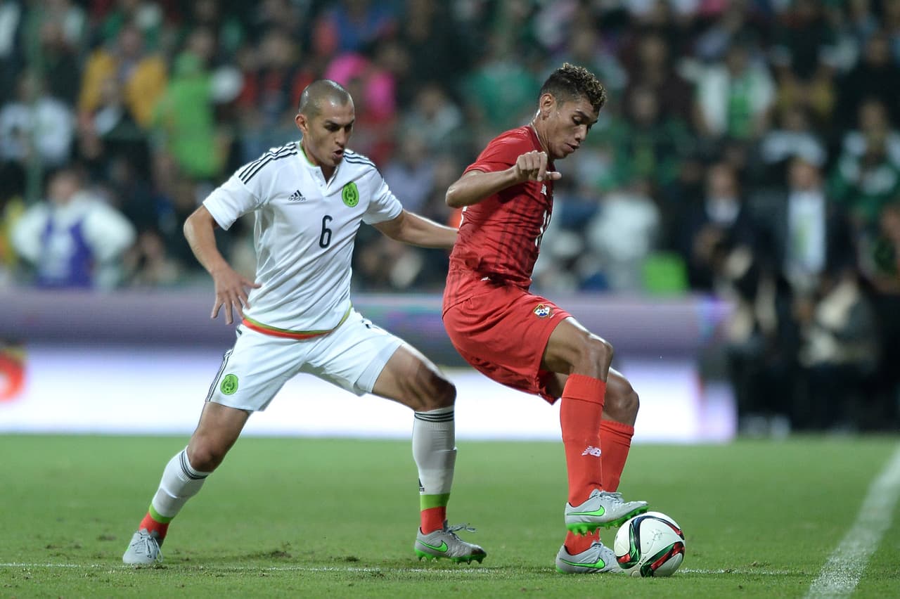 Jorge Torres Nilo. Posición: Defensa. Edad: 28 años. Club Tigres UANL (Liga MX). Veces seleccionado: 43. Descripción: Un lateral izquierdo con un amplio recorrido por toda su banda, es un defensor que sabe agregarse al ataque para hacer paredes o tirar diagonales o centros a sus compañeros.